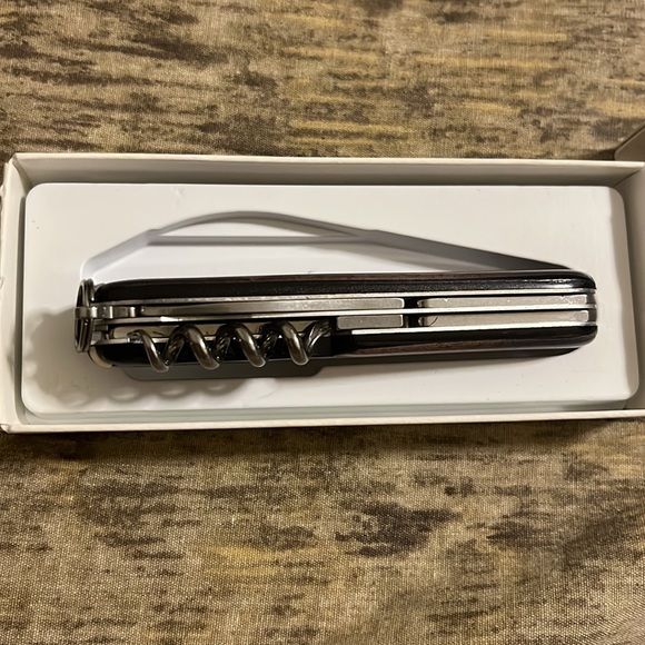 NEW Victorinox RARE ‘Limited Edition’ collectible - Picture 6 of 11